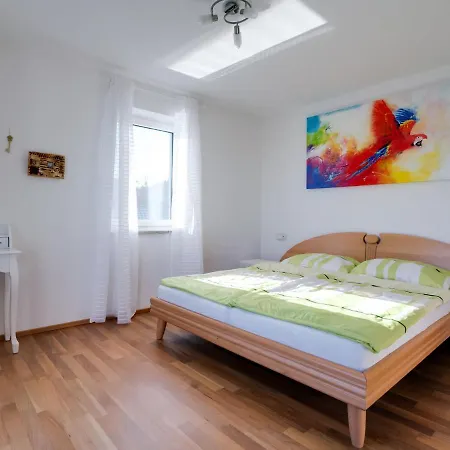 Vakantiehuis Spacious Holiday In With Jacuzzi *