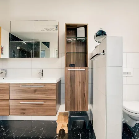Vakantiehuis Spacious Holiday In With Jacuzzi