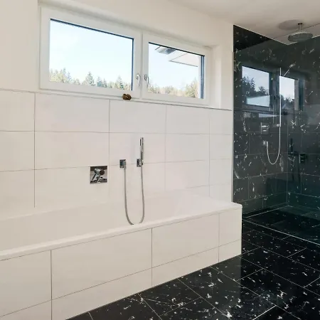 Spacious Holiday In With Jacuzzi