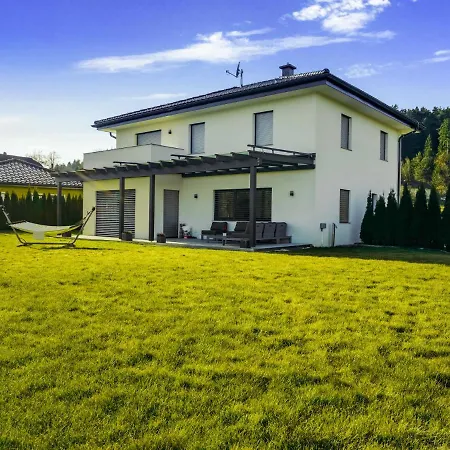 Spacious Holiday In With Jacuzzi Vakantiehuis *