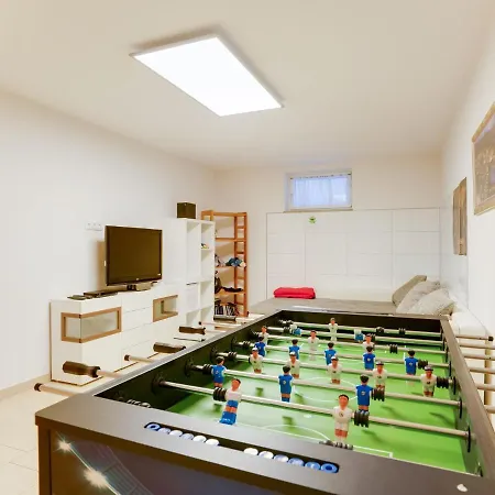 Spacious Holiday In With Jacuzzi Maria Saal